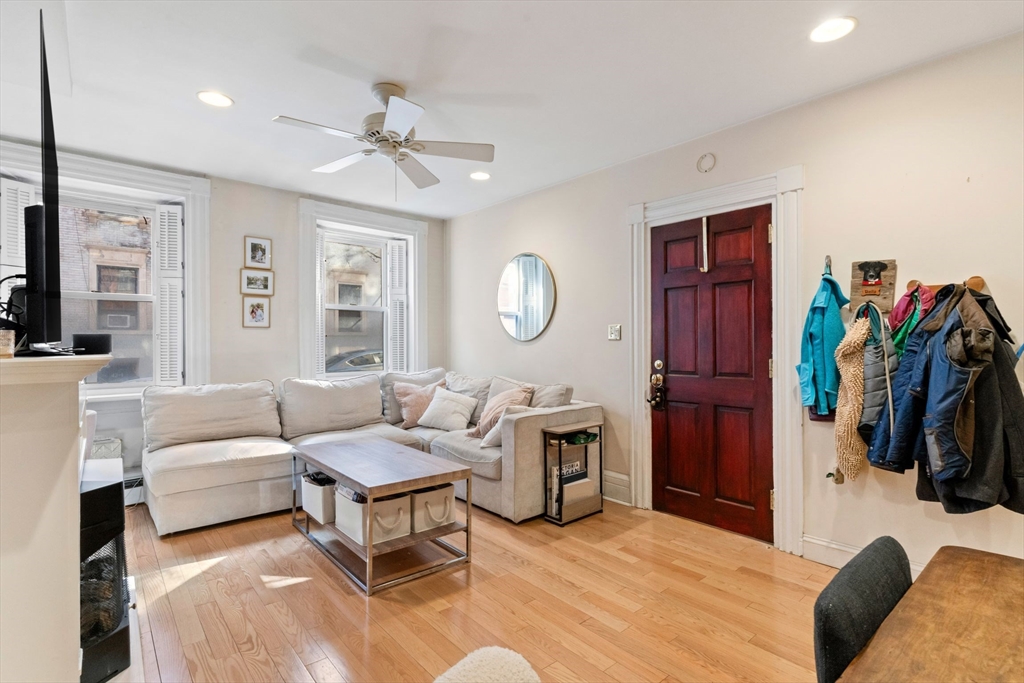 39 Grove St, Beacon Hill