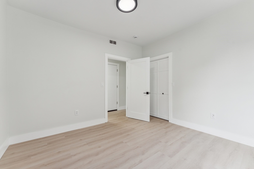 47 Brackett St, Oak Square