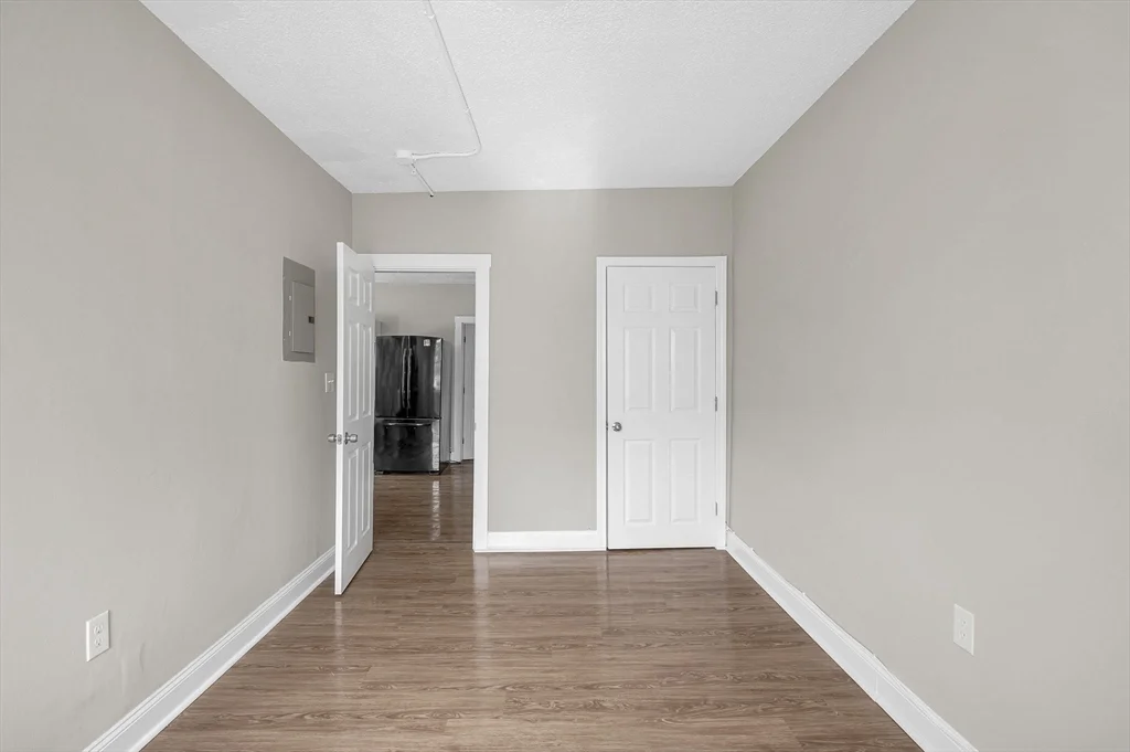 50 1/2 Common St, North Lawrence