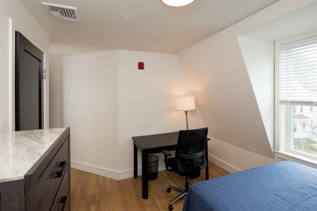 92 Brown St, Waltham