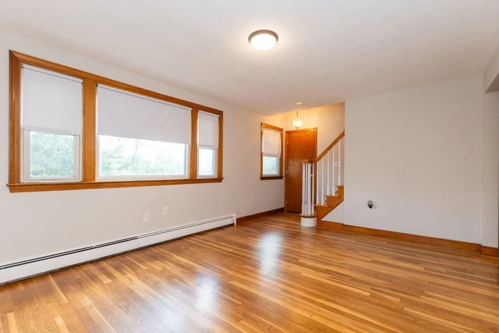 205 Hardy Pond Rd, Waltham