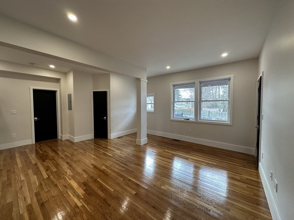 287 Walnut St, Stoughton