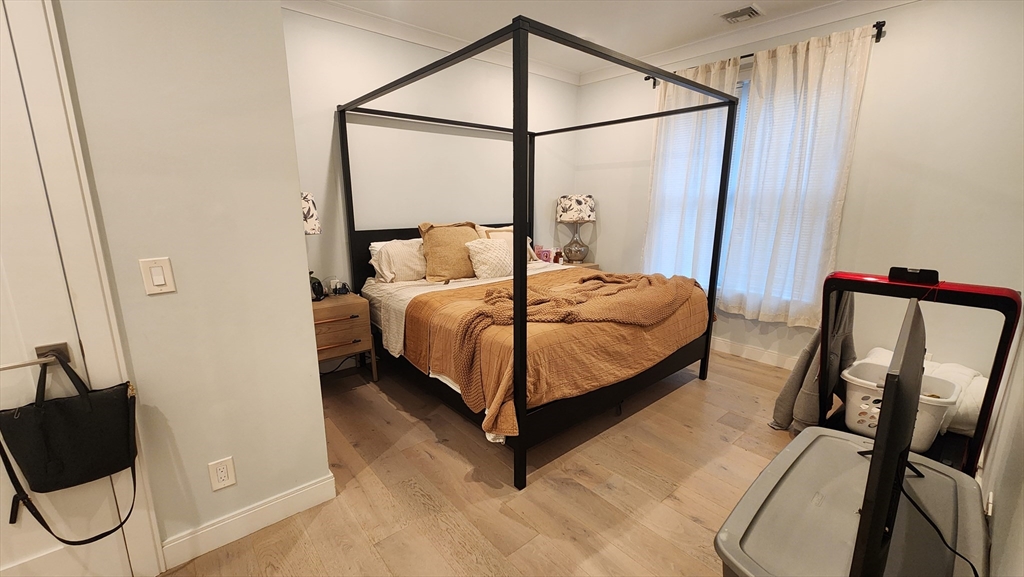 32 Cummins Highway, Roslindale