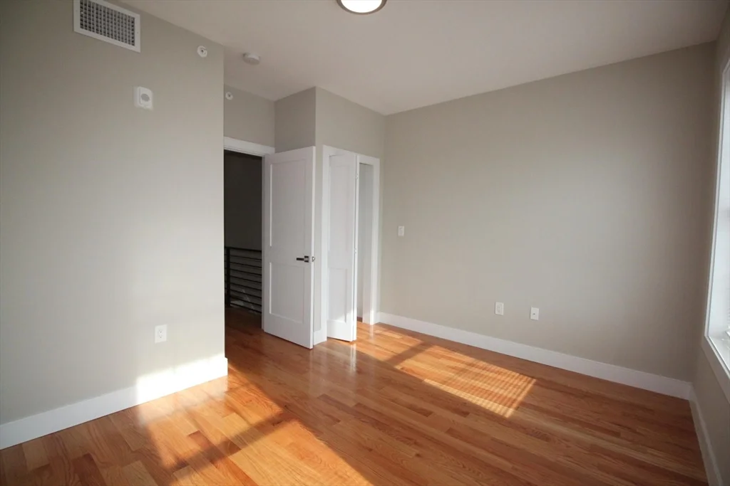 114 Main St, Everett