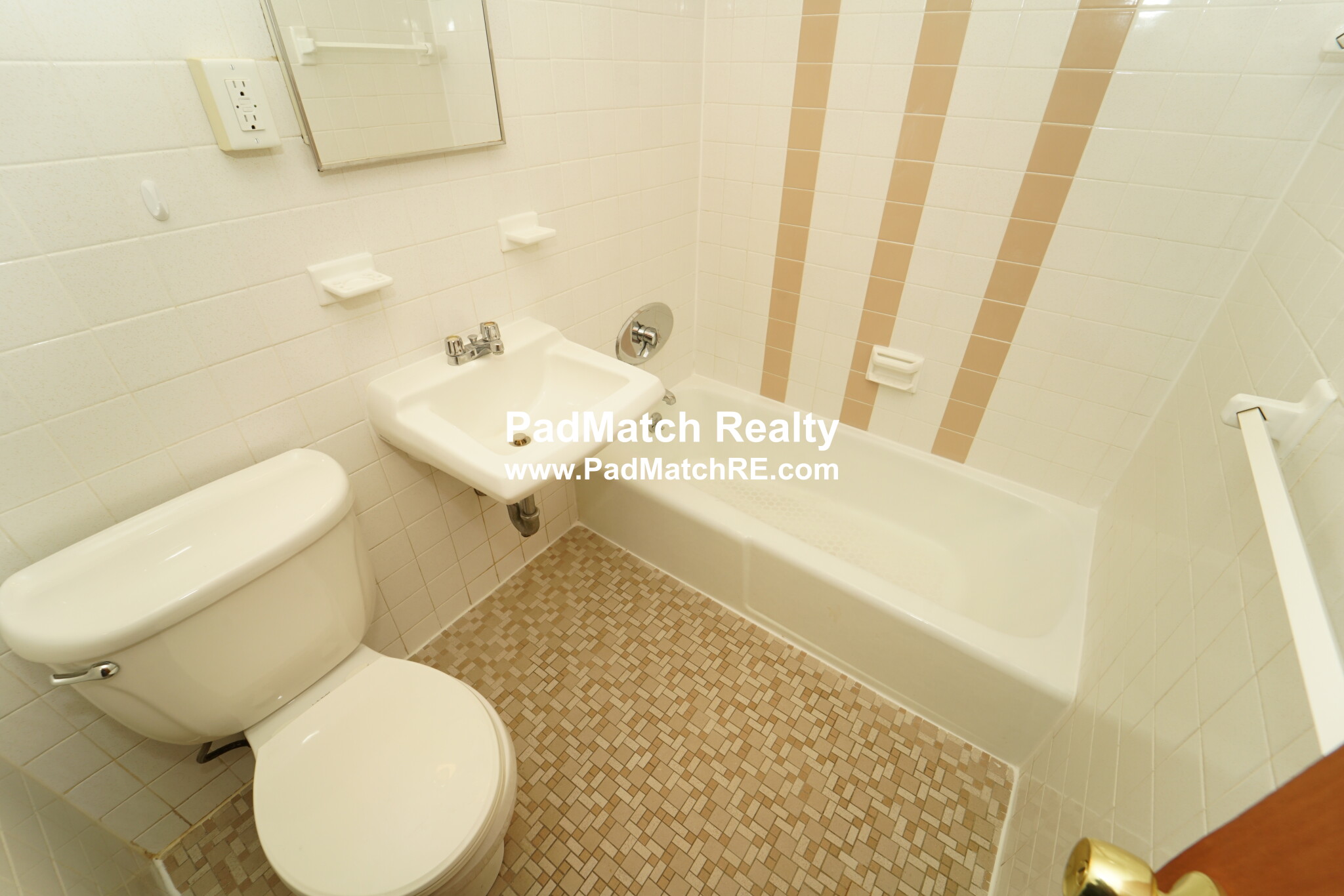 1 bed, 1 bath apartment for rent at 78 South Huntington Ave Unit 4, Jamaica Plain — photo 2 of 11
