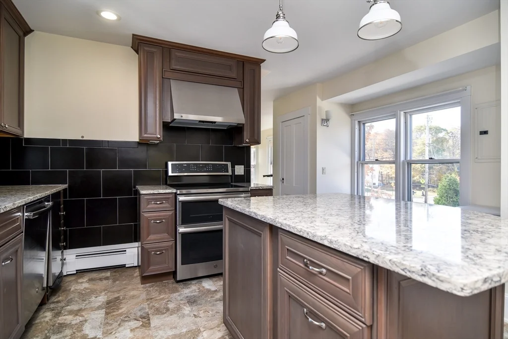 110 Main St, Hopkinton