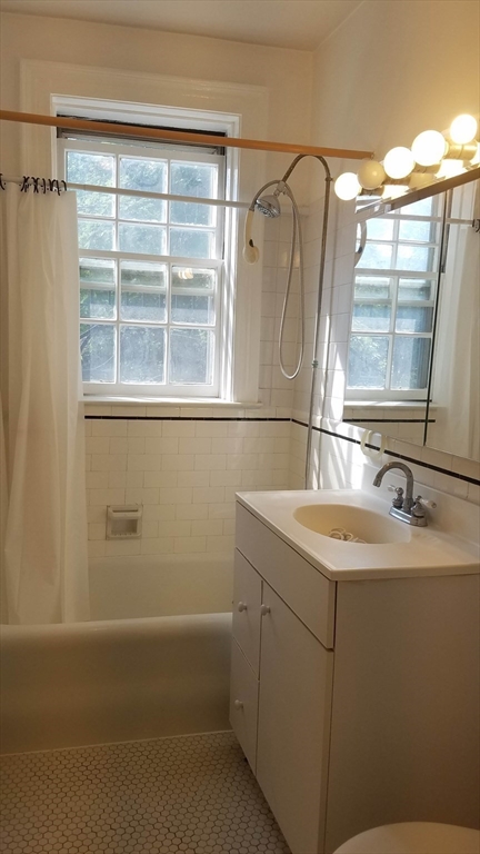 77 Martin St, Neighborhood Nine