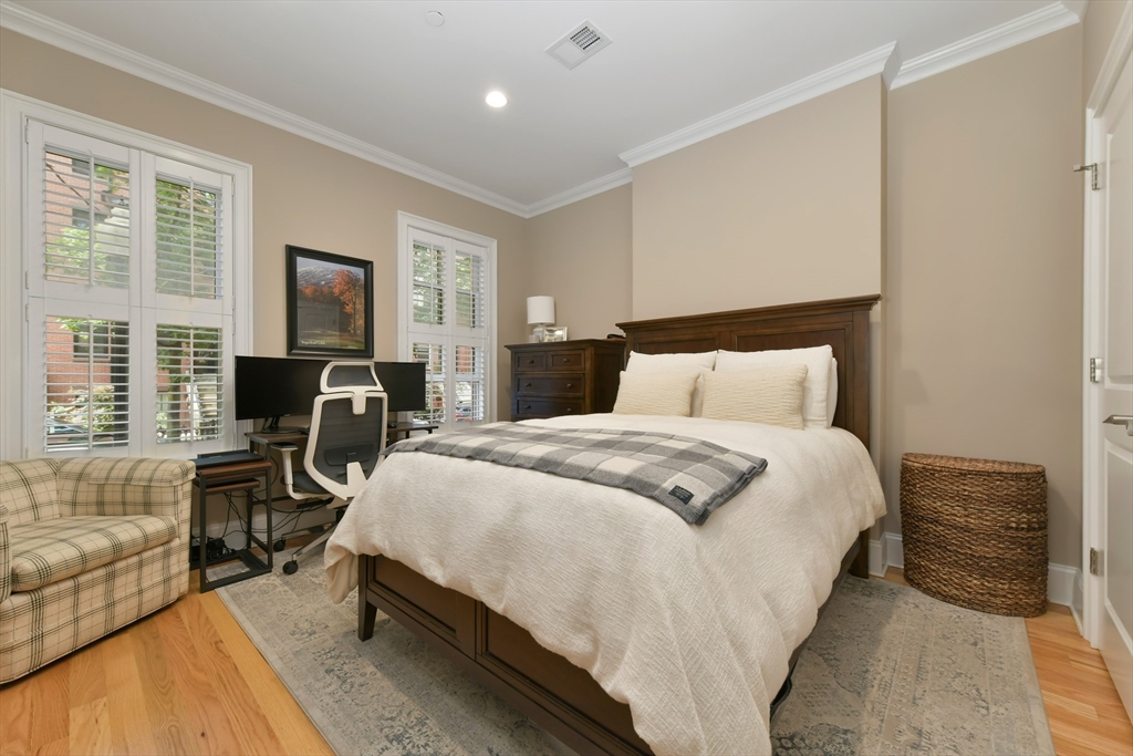 209 W Springfield St, South End