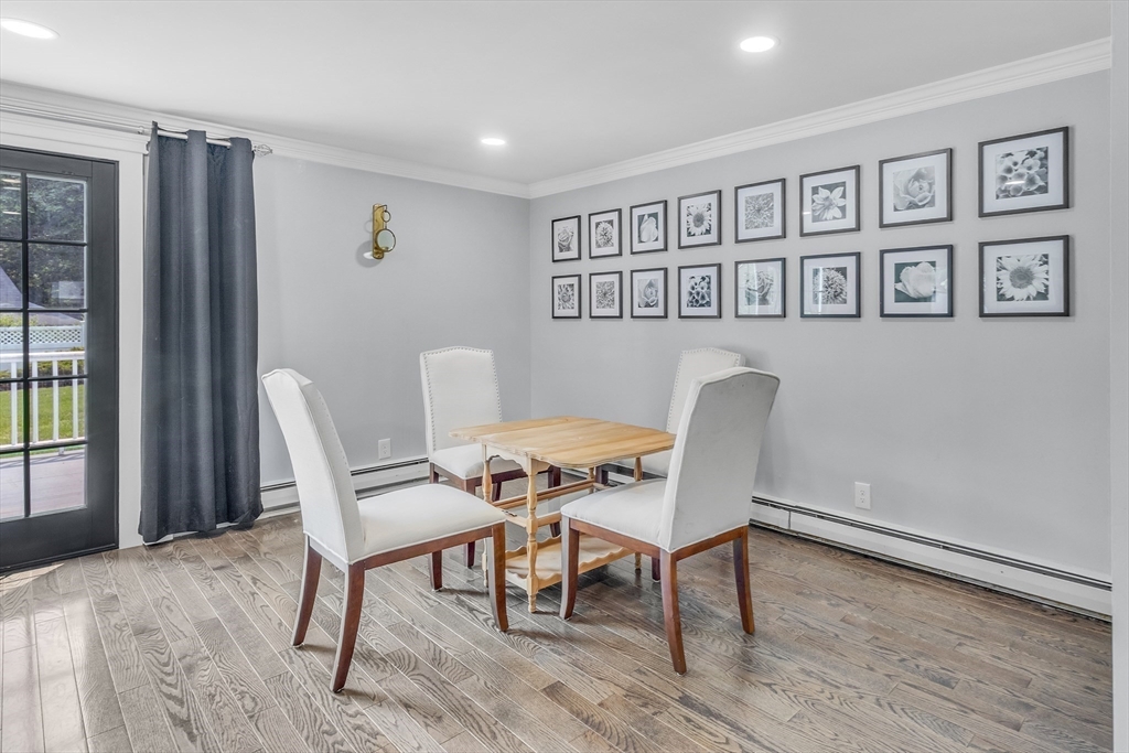 4 Oakridge Ave, Natick