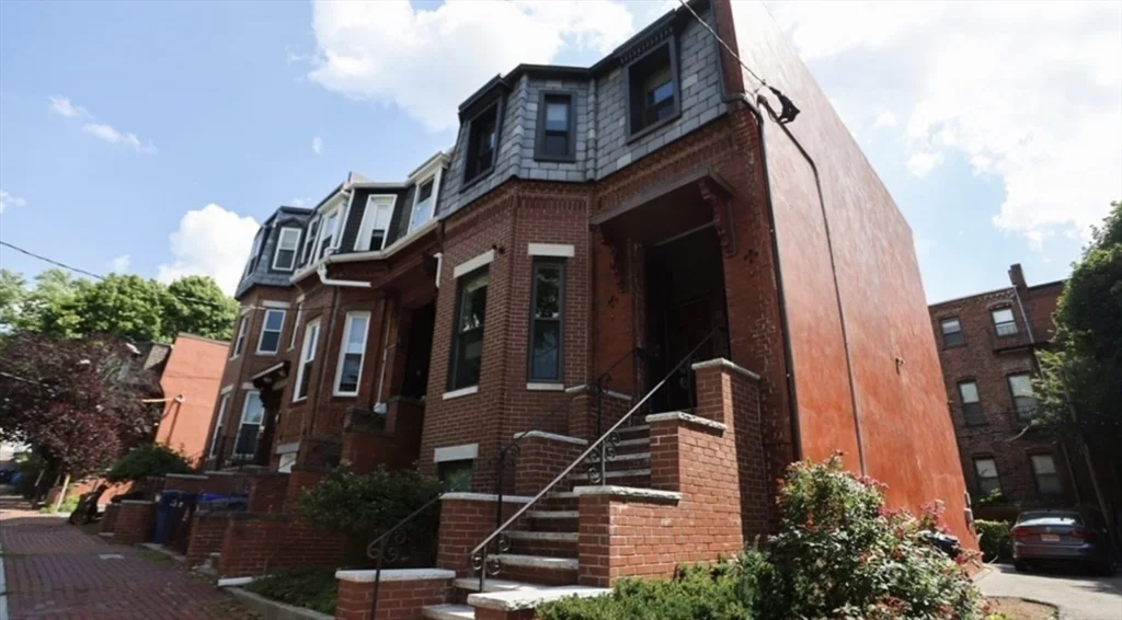 21 Highland Park Ave, Roxbury