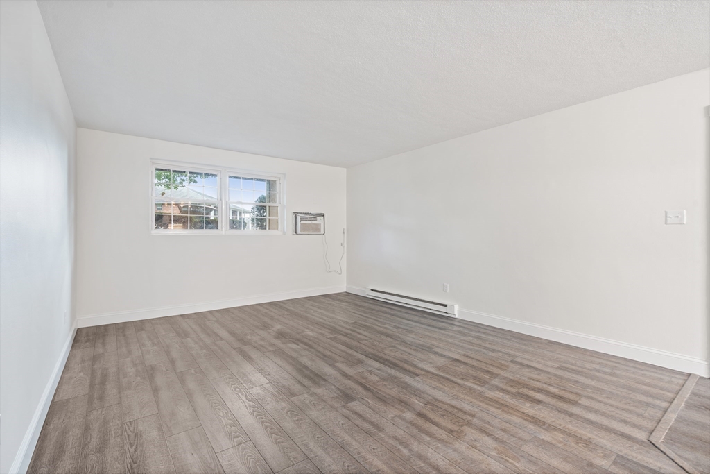 5 Walker Rd, North Andover