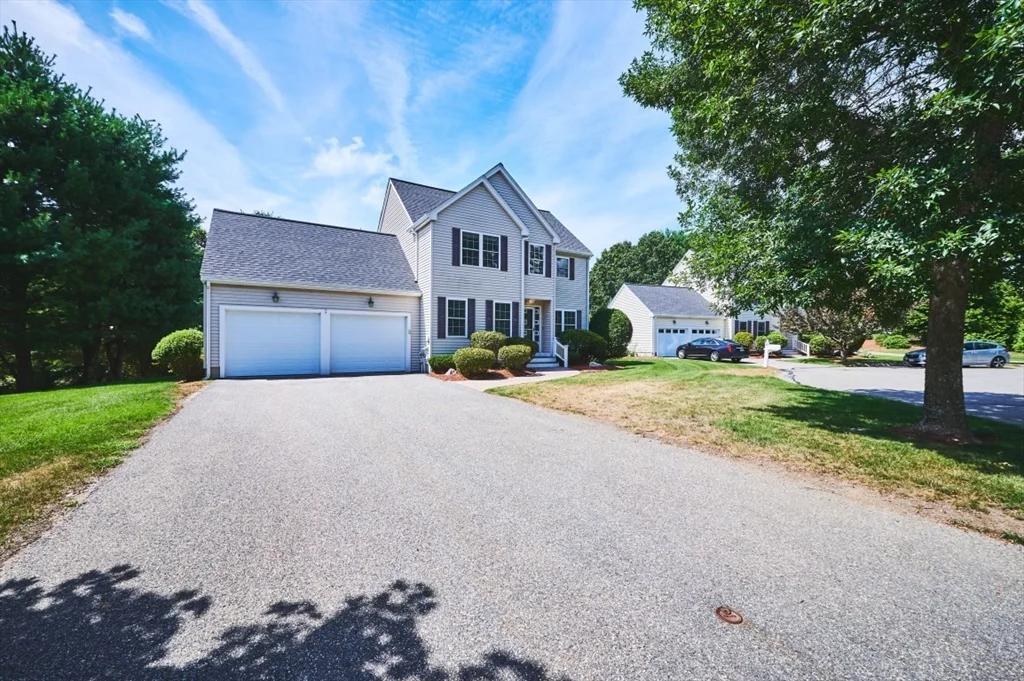 27 Cranberry Ln, Burlington