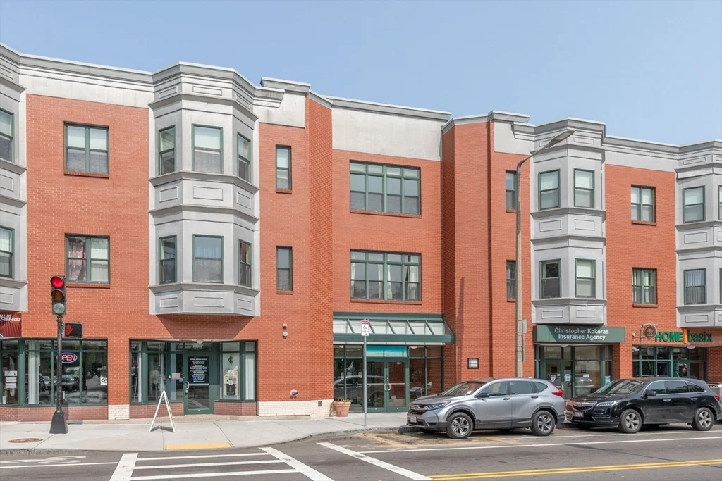 327 Centre St, Jamaica Plain