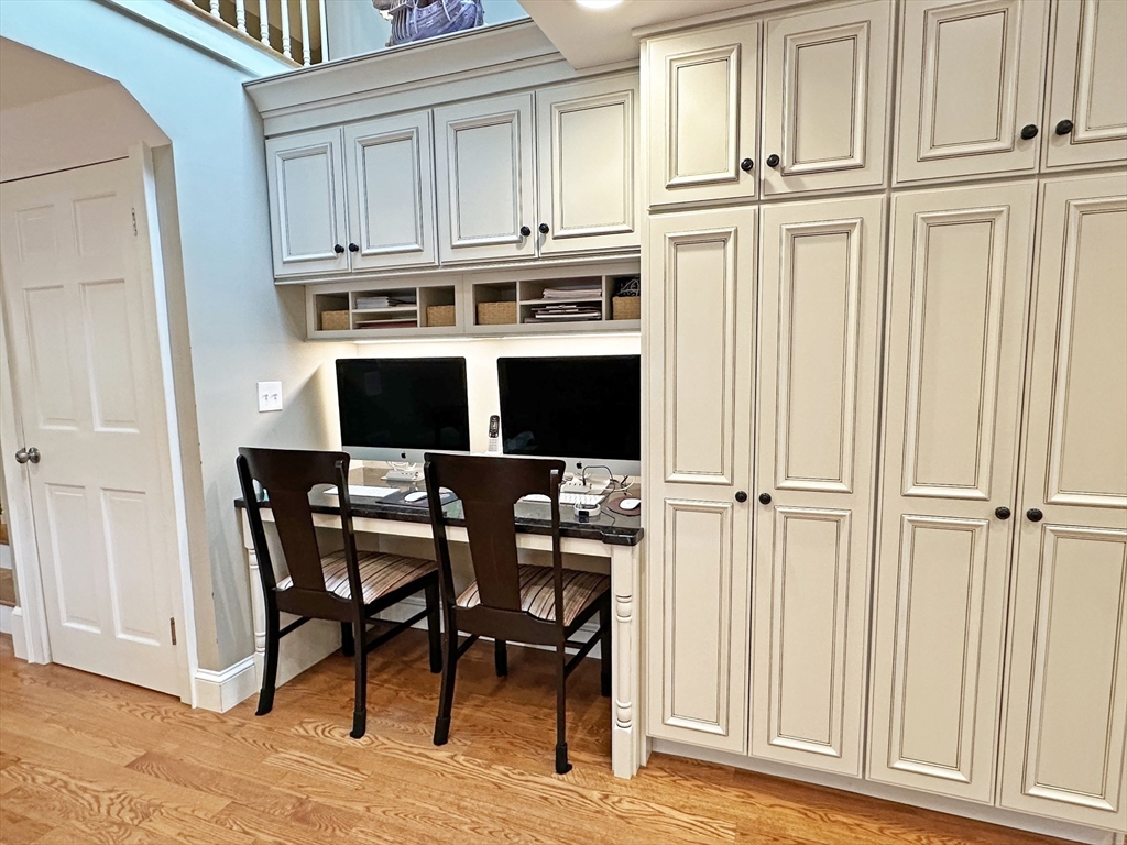 9 Lantern Rd, Belmont