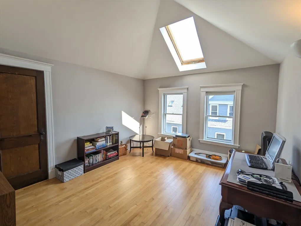 17 Commonwealth Rd, Watertown