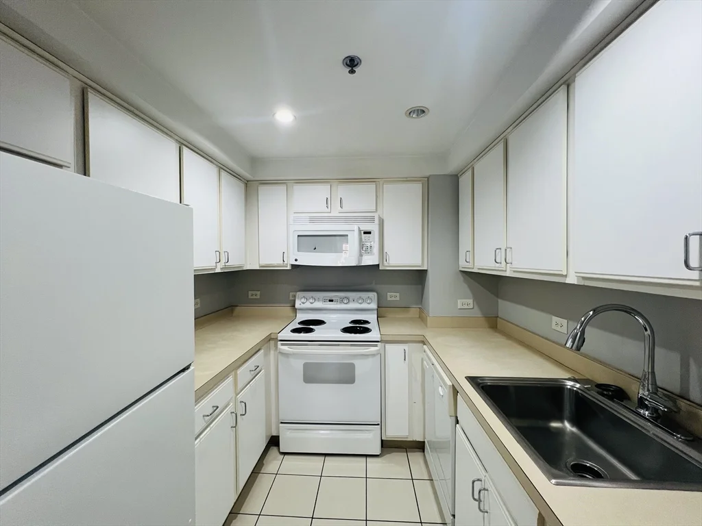 534 Commonwealth Ave, Fenway