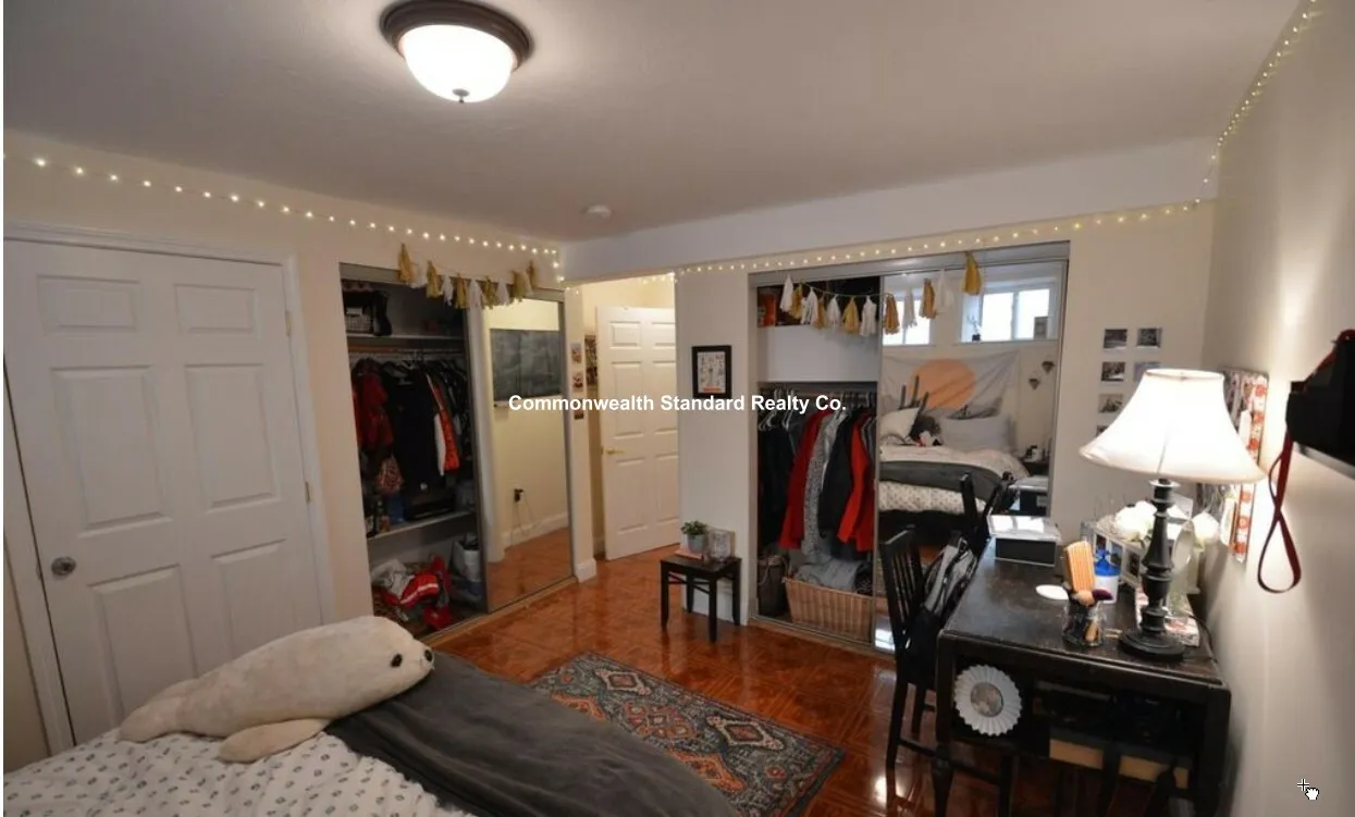 94 Pleasant St, North Brookline