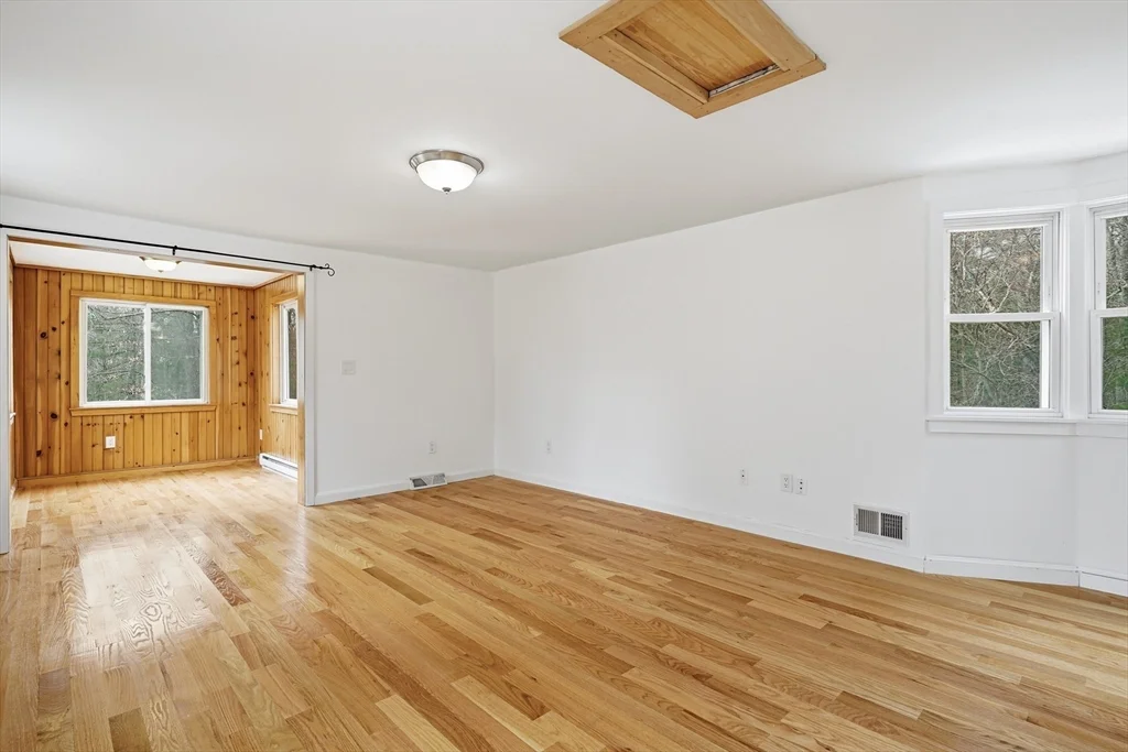 724 Linwood St, Abington