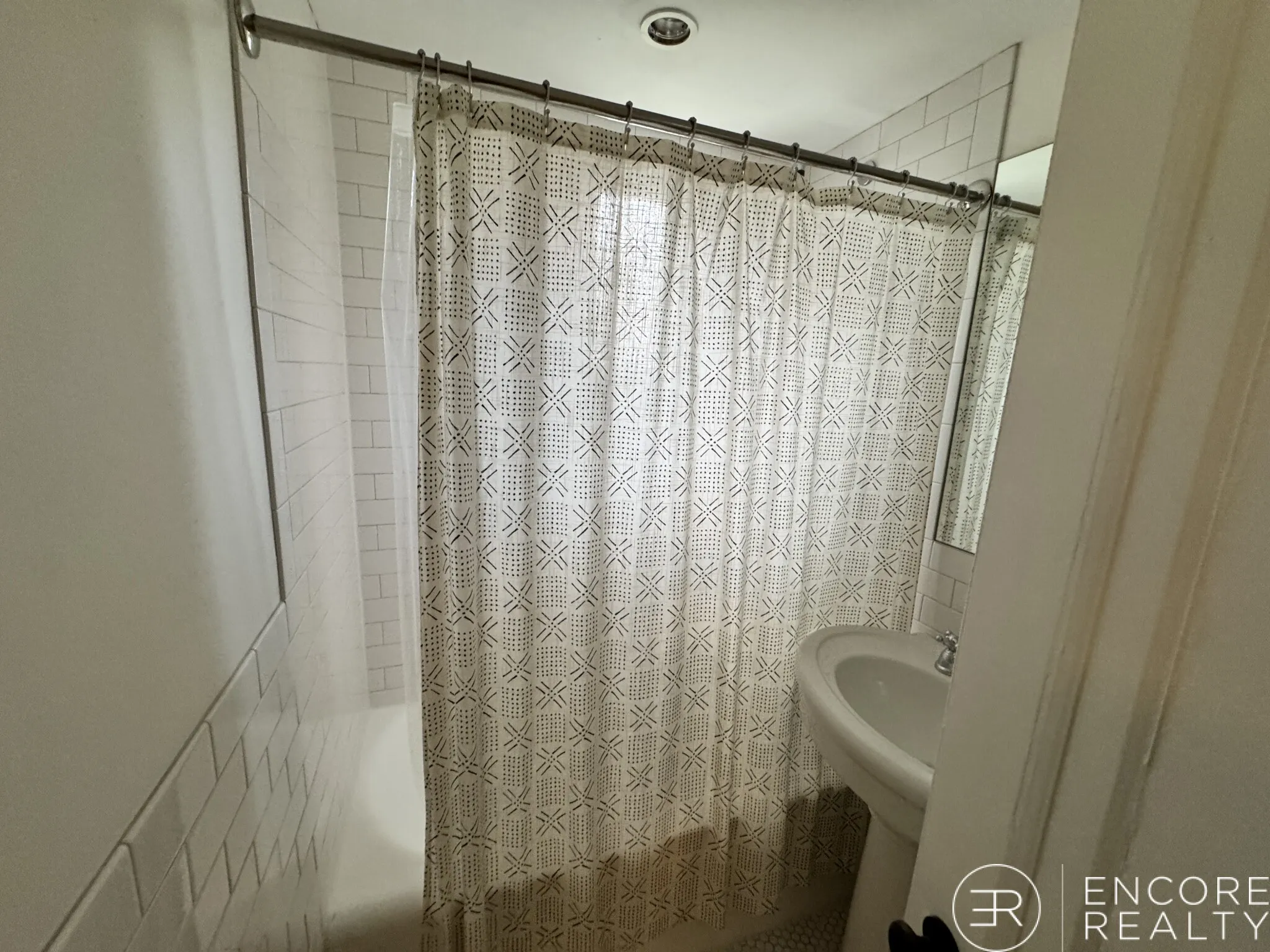 20 Chapel St, Longwood