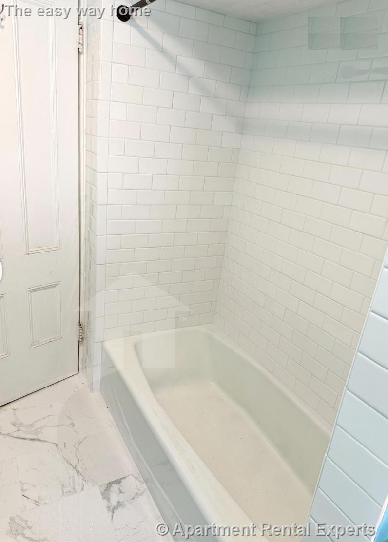 53 Oakland St, Medford Square