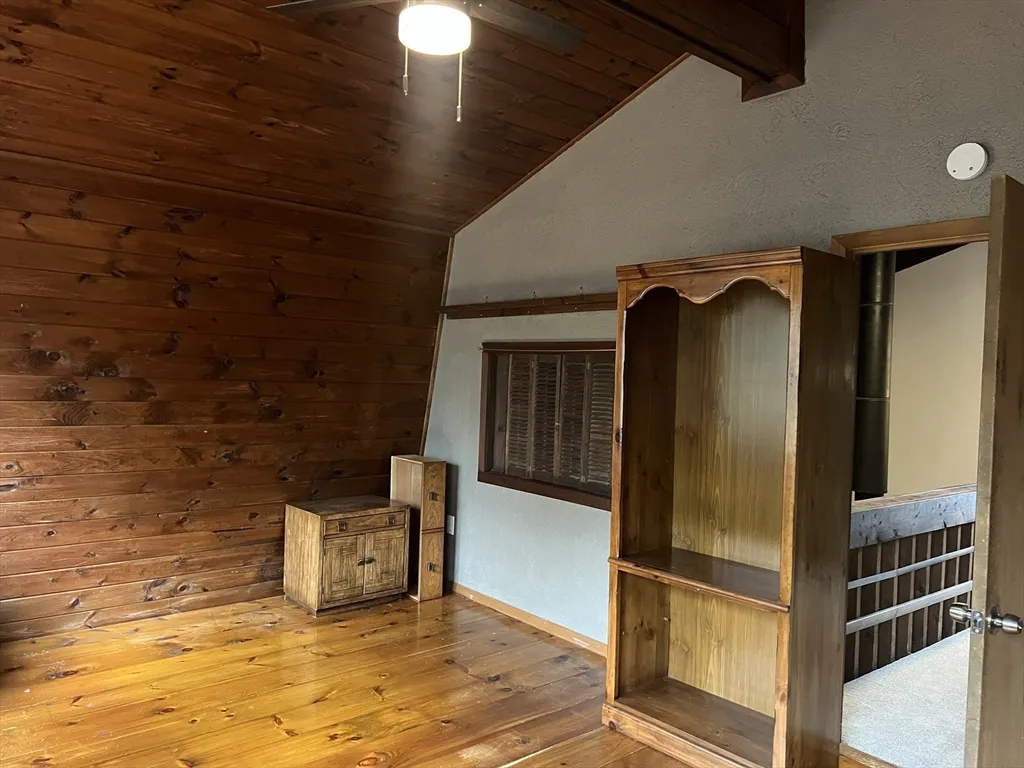 888 Salem St, Groveland