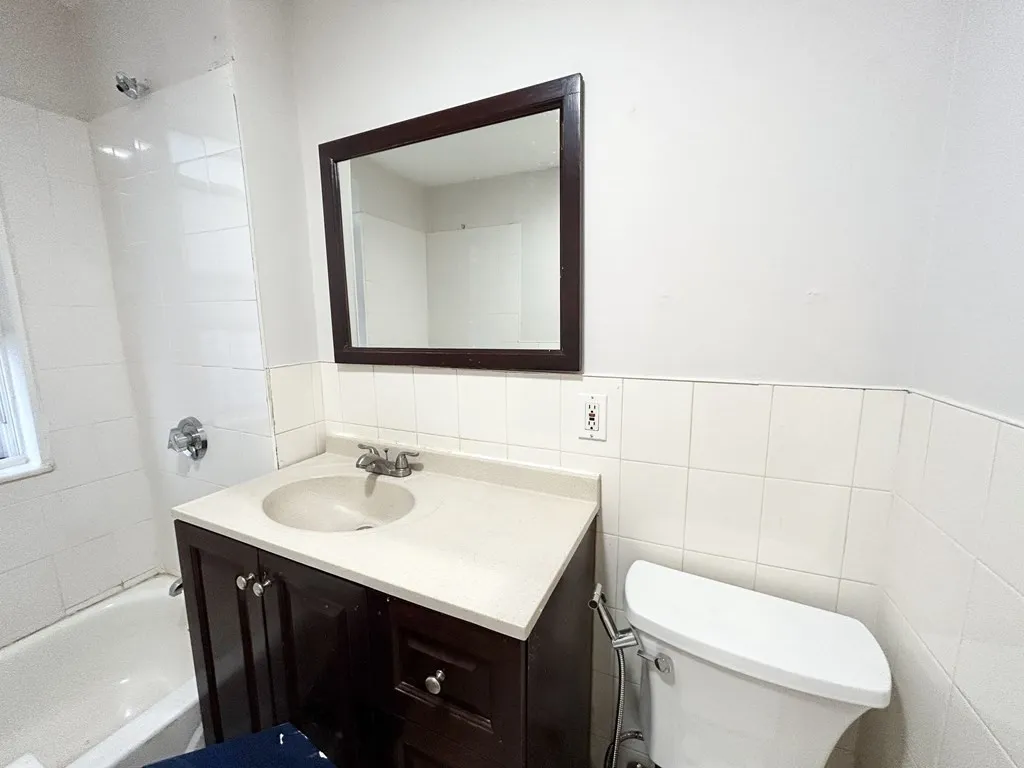 18 Eastman St, Boston