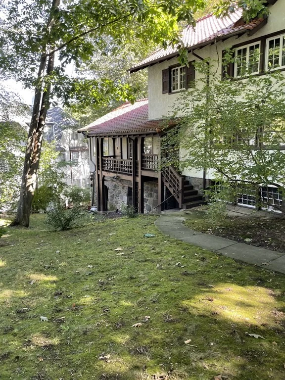 283 Buckminster Rd, Fisher Hill