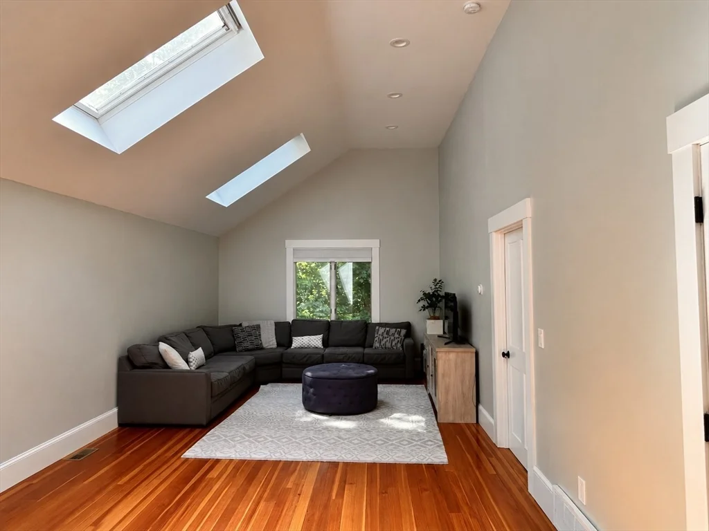 144 East St, Sharon