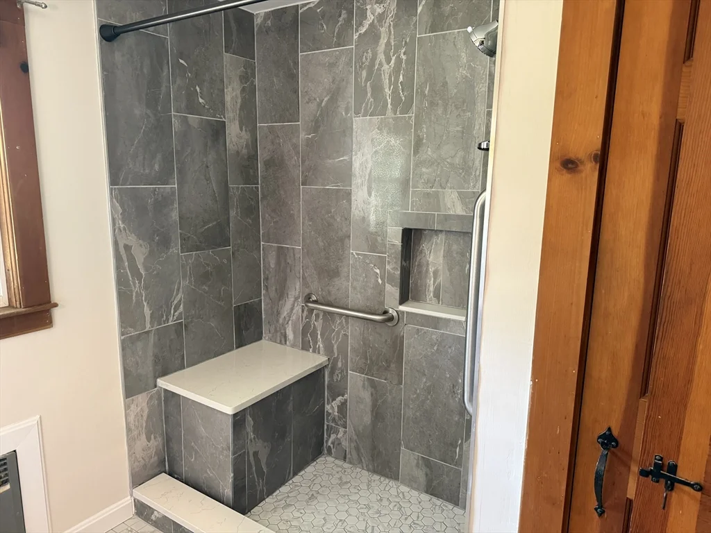 3 Crescent St, West Bridgewater