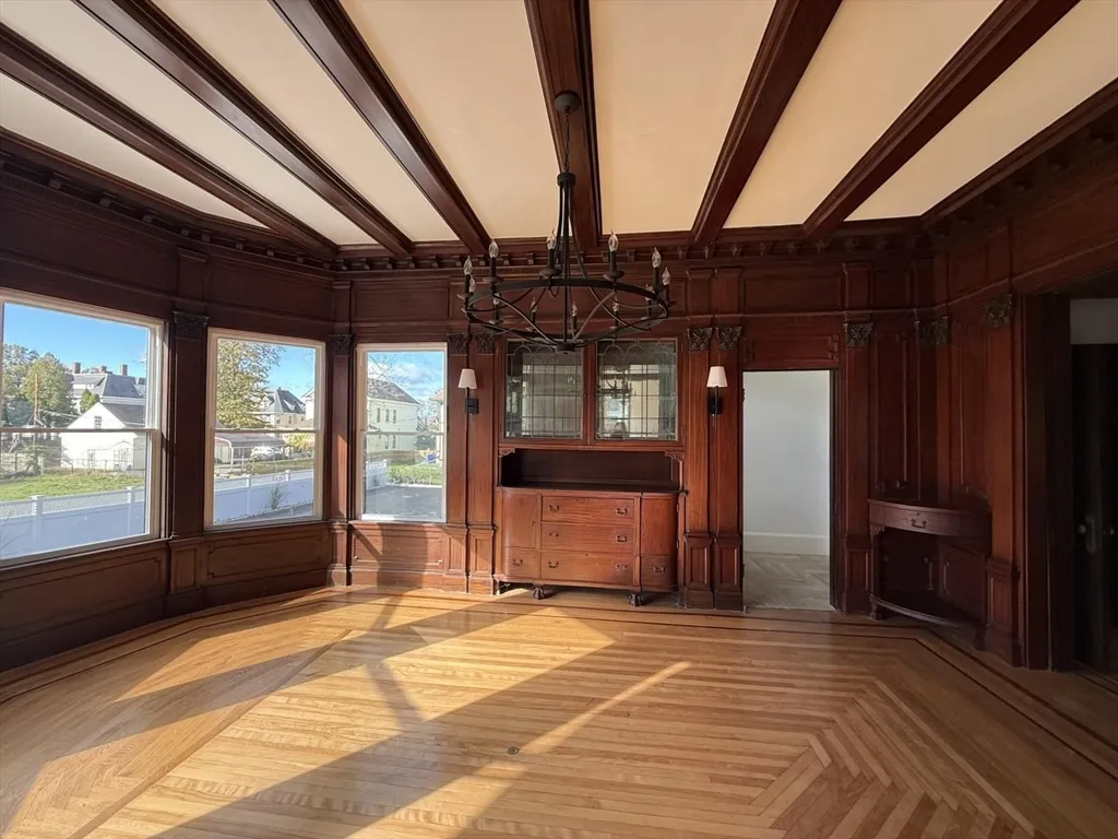 72 Belmont St, Fall River