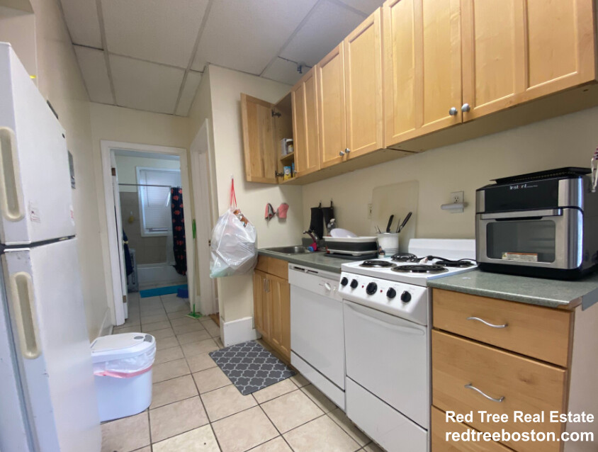 879 Beacon St, Fenway