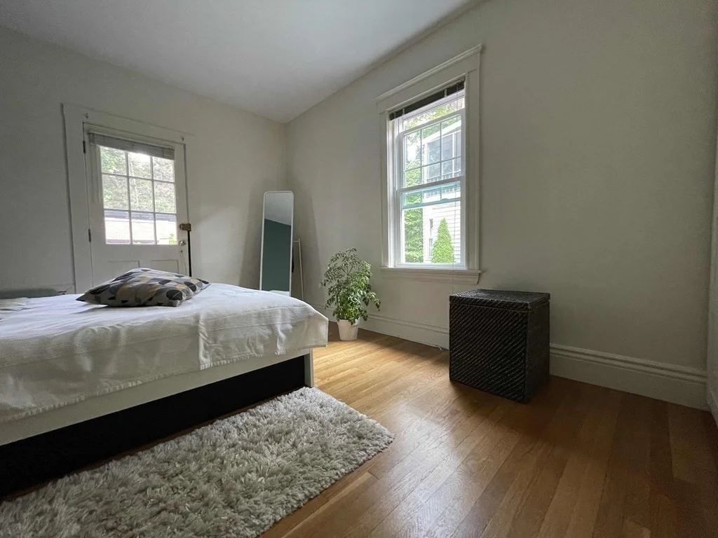 78 Stearns Rd, Longwood