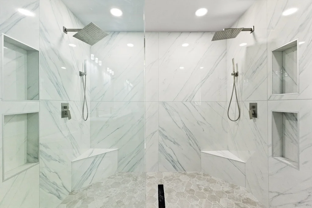 24 Country Club Dr, Plymouth