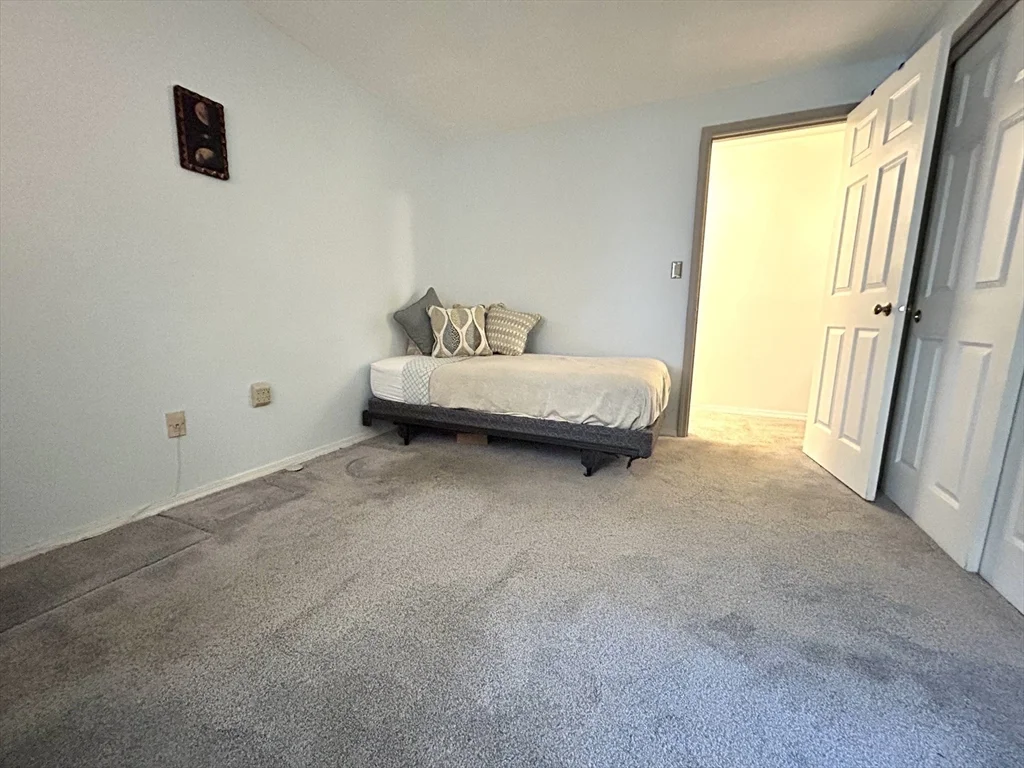 15 Thompson Dr, Randolph