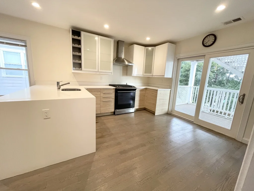 21 Iroquois, Mission Hill