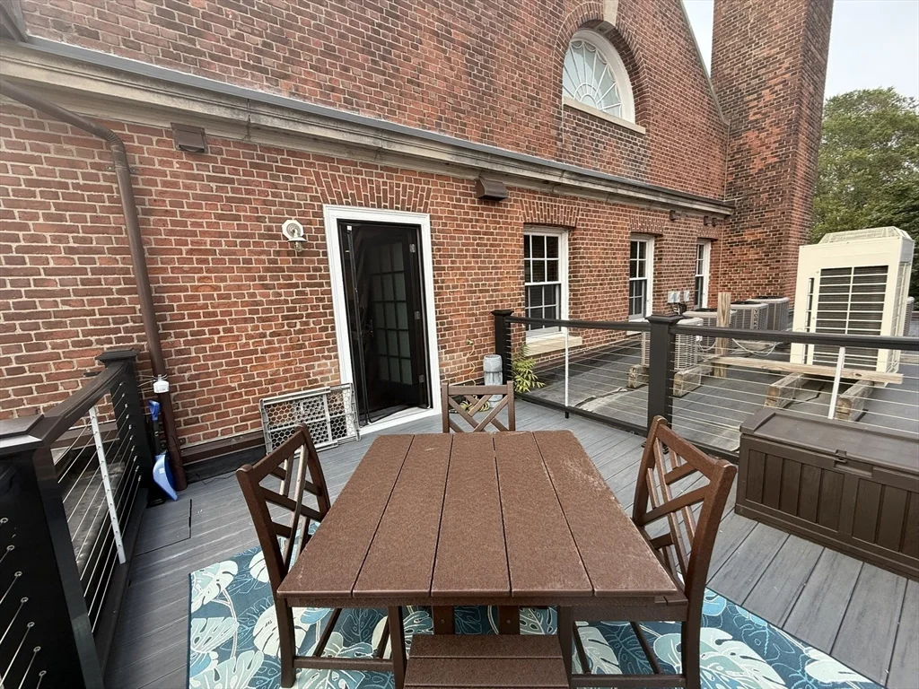 6 Main St Ext, Downtown