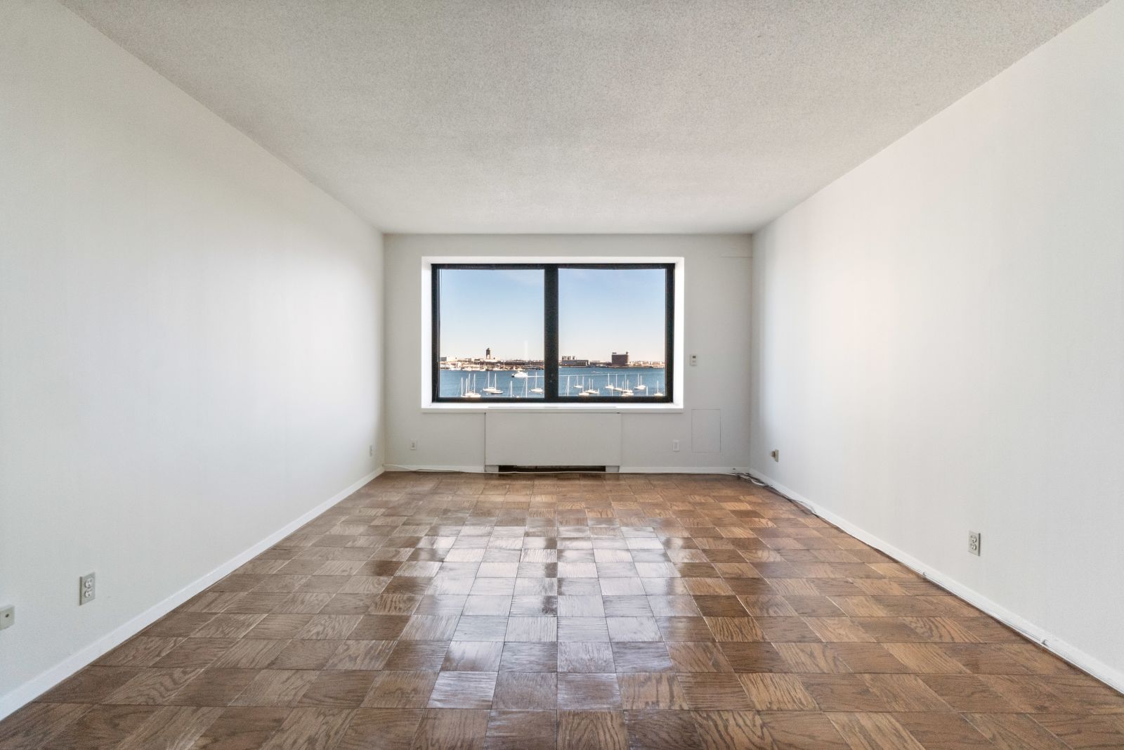 1 bed, 1 bath apartment for rent at 65 East India Row Unit 7D, Waterfront — photo 3 of 14