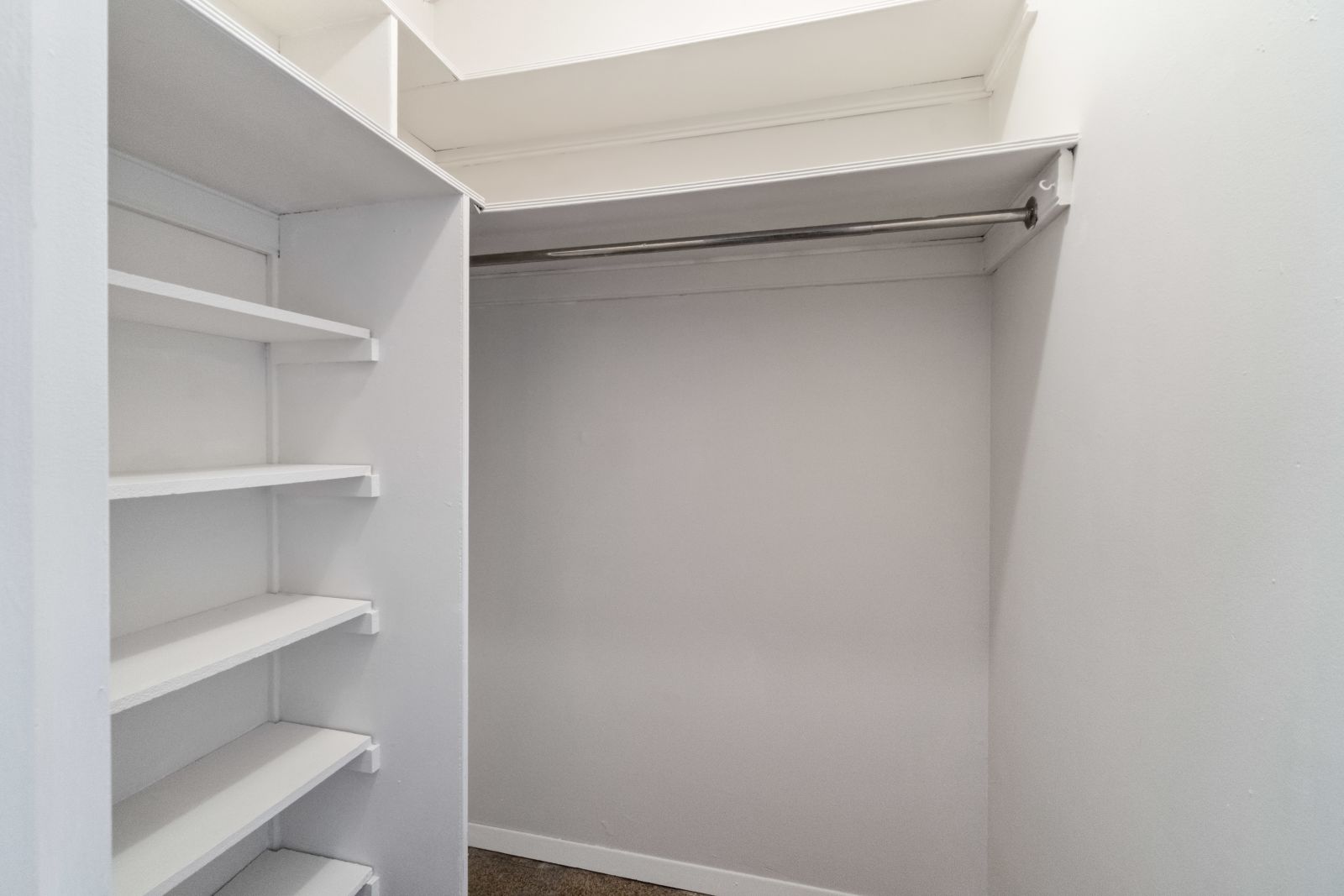 1 bed, 1 bath apartment for rent at 65 East India Row Unit 7D, Waterfront — photo 6 of 14