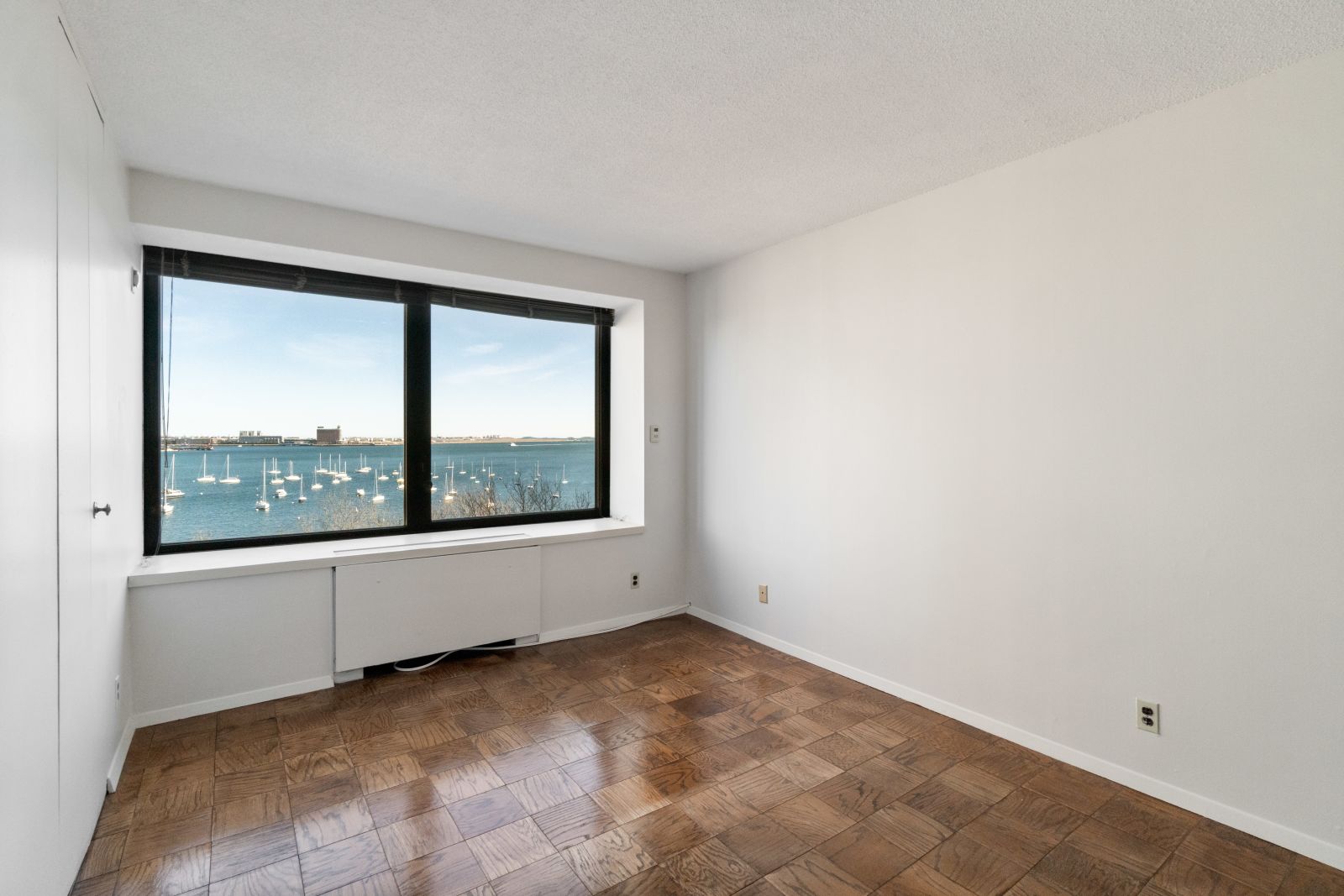 1 bed, 1 bath apartment for rent at 65 East India Row Unit 7D, Waterfront — photo 2 of 14