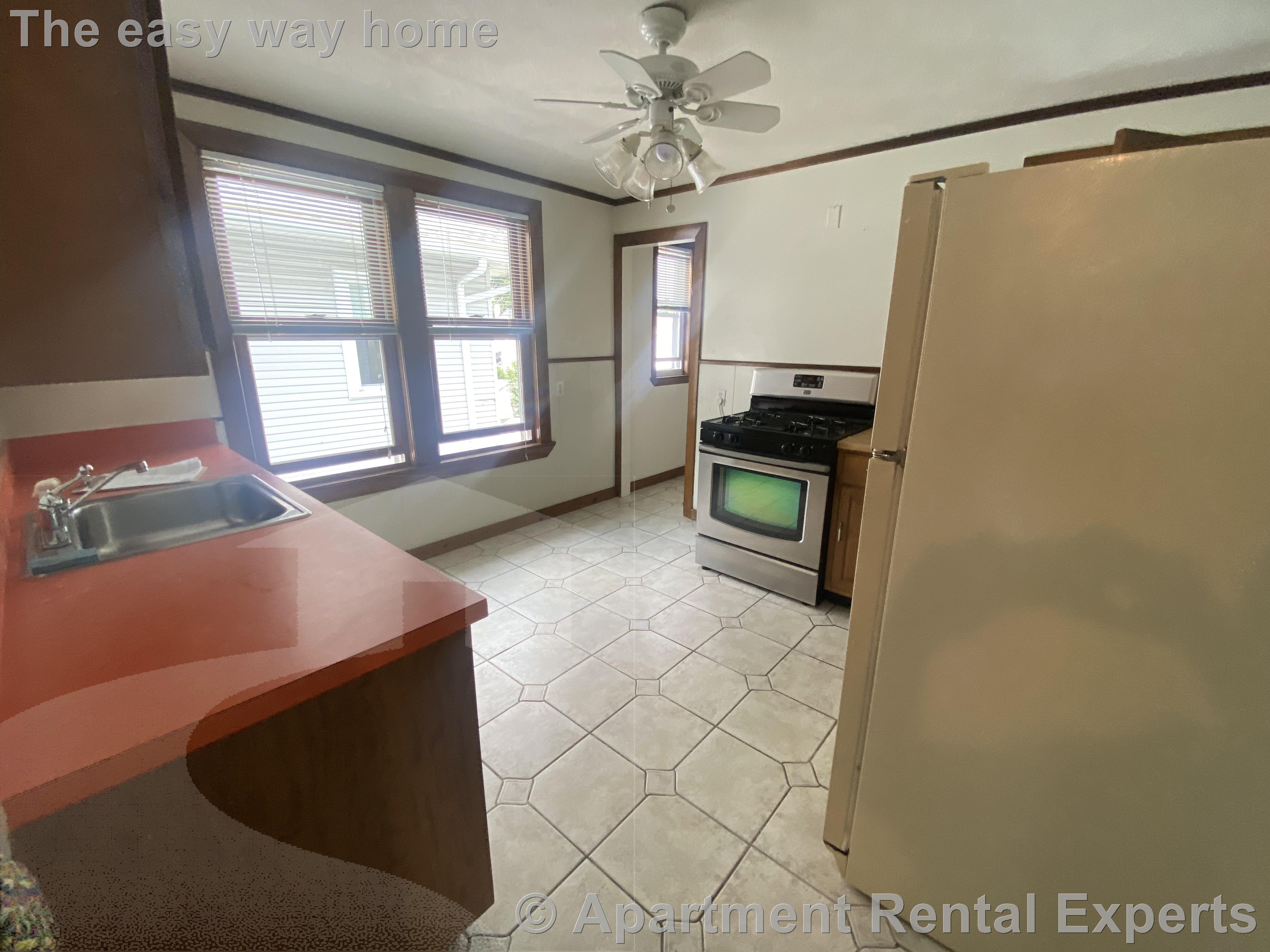 124 Willis Ave, Tufts