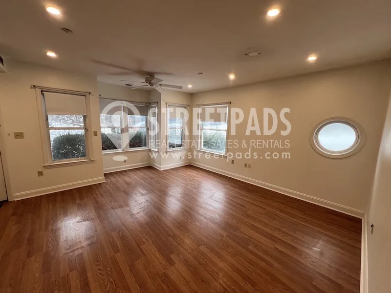 8 Glencoe St, Oak Square