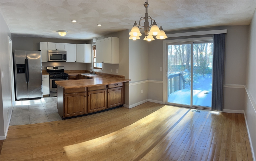 521 Wellman Ave, Chelmsford