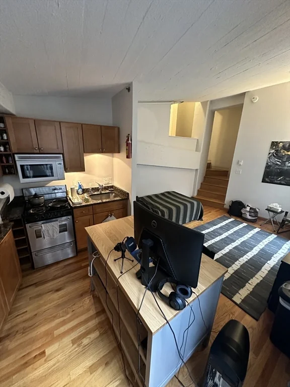 12 Stoneholm St, Fenway
