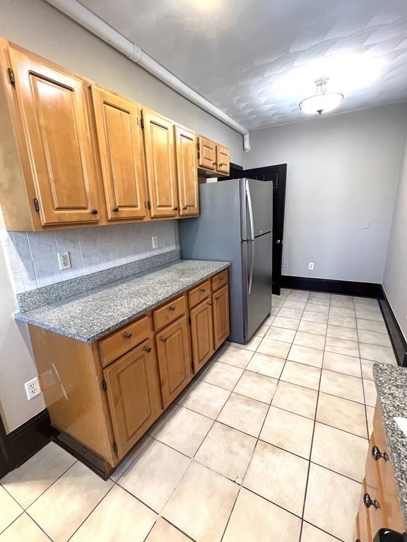 15 Locust St, Everett