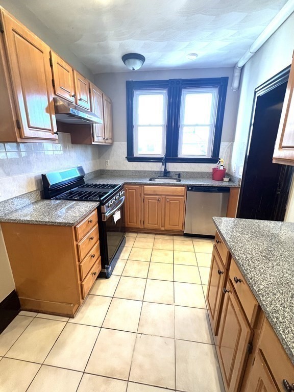 15 Locust St, Everett