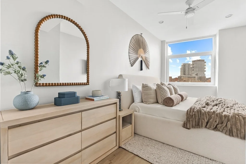 300 Commercial St, Waterfront