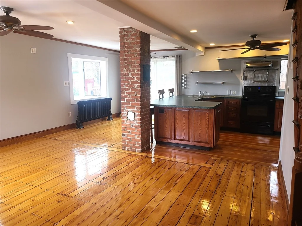 30 South St, Holbrook