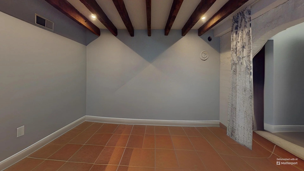 330 1/2 E St, South Boston