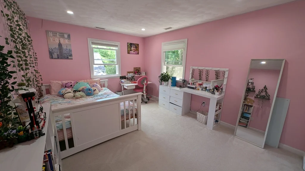 20 Winterberry Way, Bedford