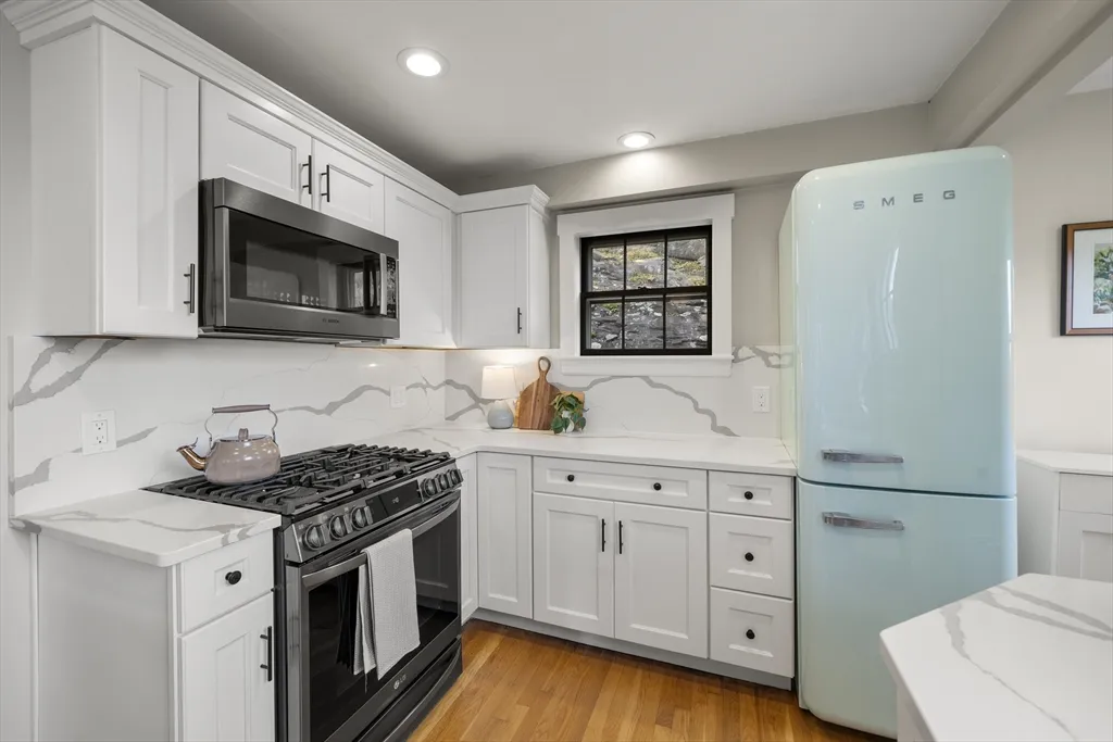 11 Gingerbread Hill, Marblehead